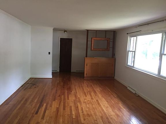 4th image of 102 Elsie Ave