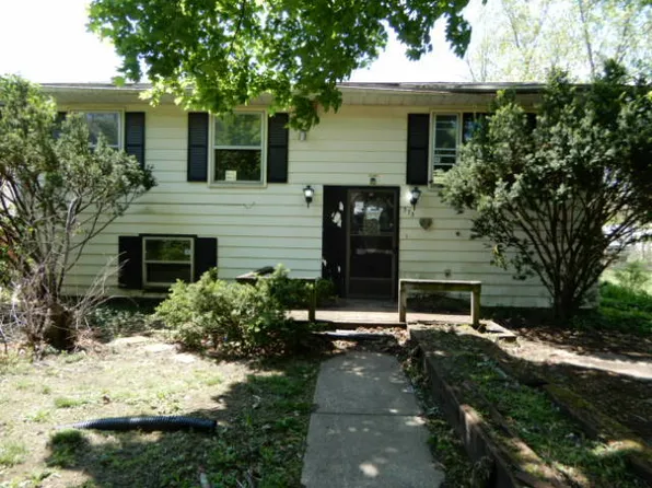 573 Moore St, Kankakee, IL 60901