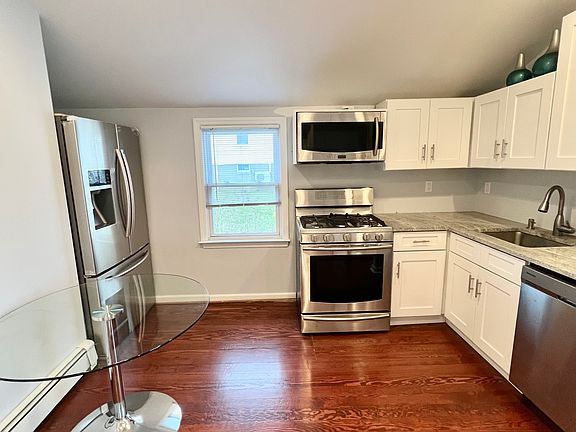 4th image of 106 Lincoln Ave #2