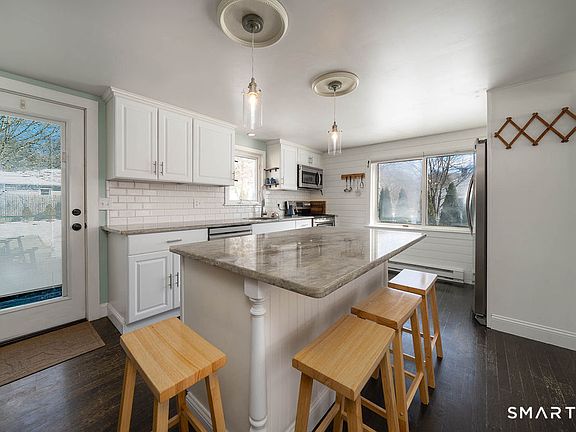 3rd image of 34 Hurd Bridge Road