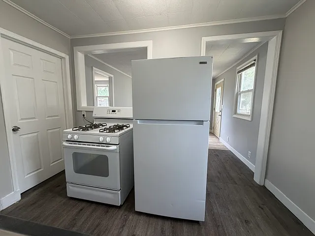 1214 Queen St — Photo 13