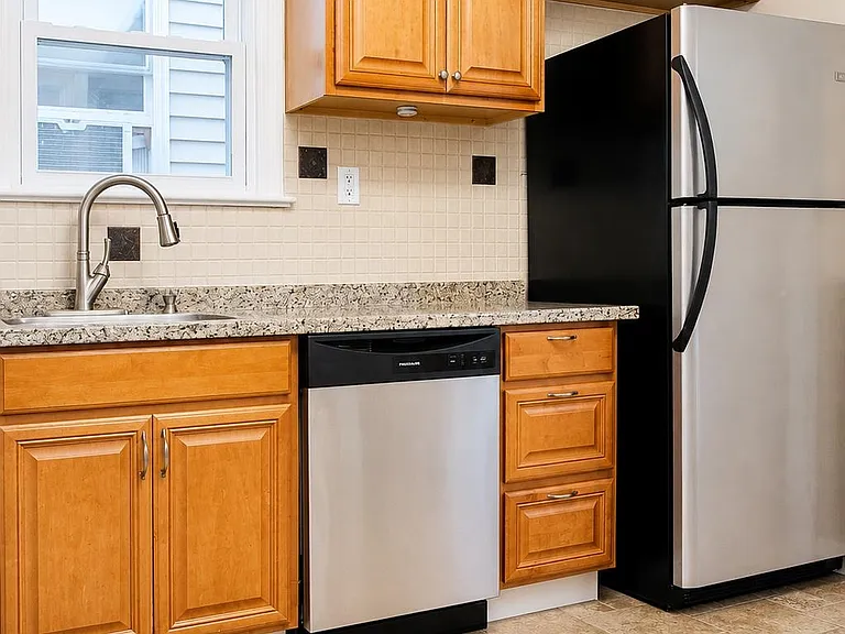 40 Humphrey Ave #2 — Photo 3