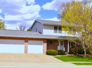 3847 Cora Dr, Dubuque, IA 52002