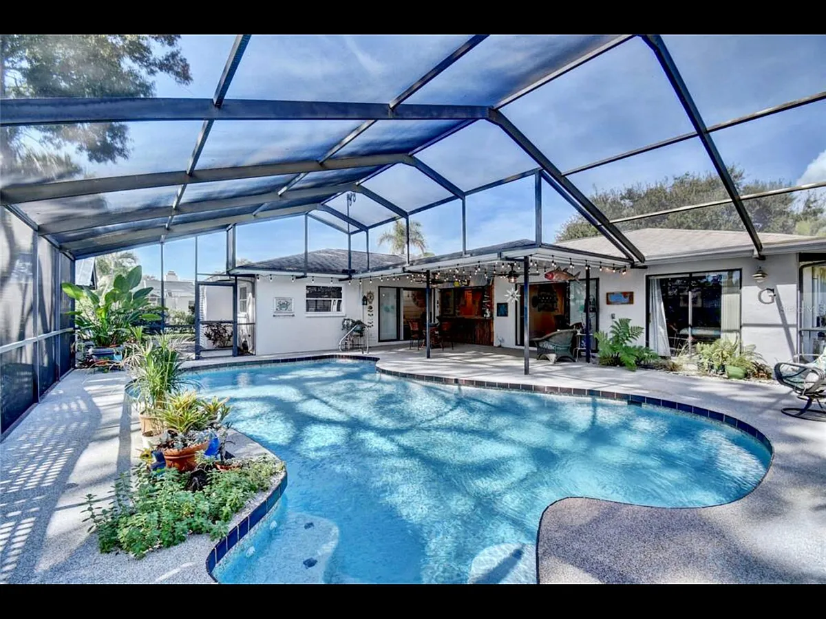 Building Photo - 2291 Pine View Cir