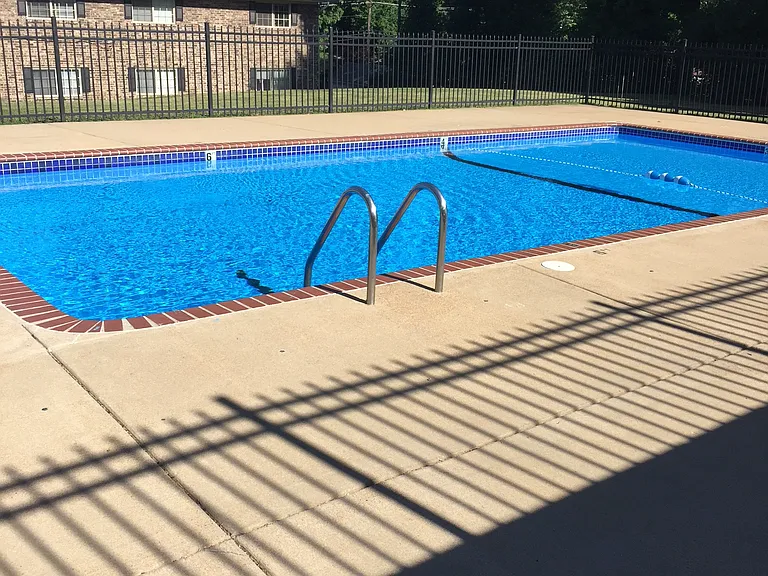 Clydesdale Apartments — Photo 13