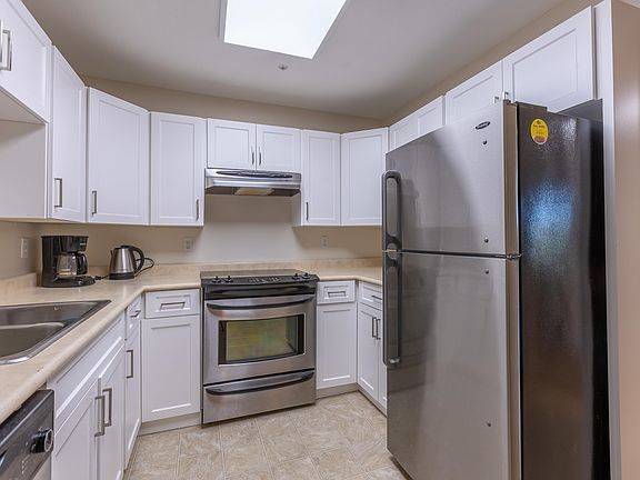 5th image of 2451 Gladwin Rd #217