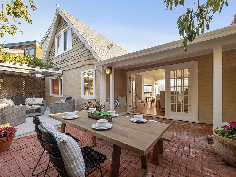 314 Joyce Way — Photo 4