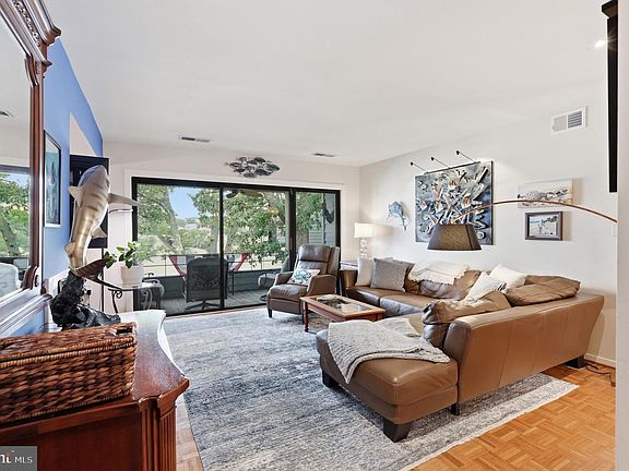 4th image of 5 President Point Dr Unit A2