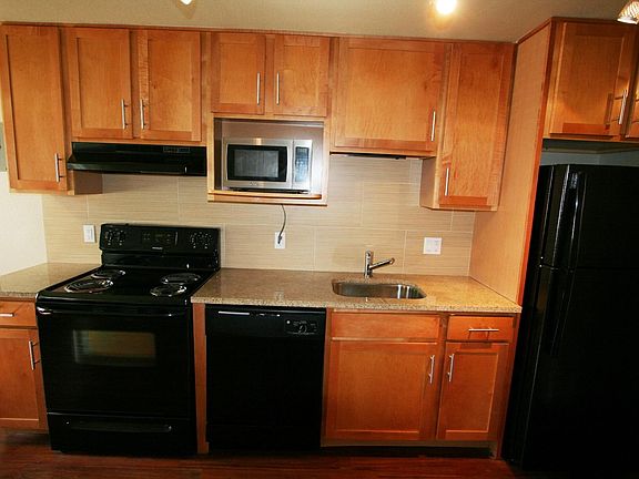 5th image of 172 S Clarkson St APT 206