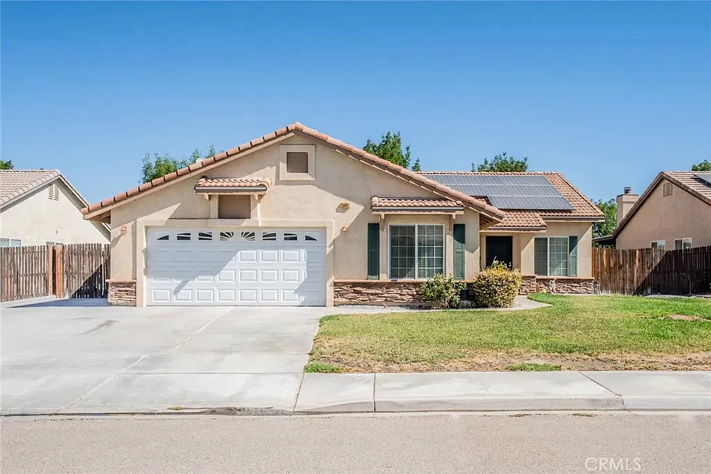 4 bed, 1995 sqft, $2,642 — Photo 1