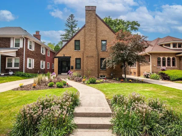 1853 North 83rd STREET, Wauwatosa, WI 53213