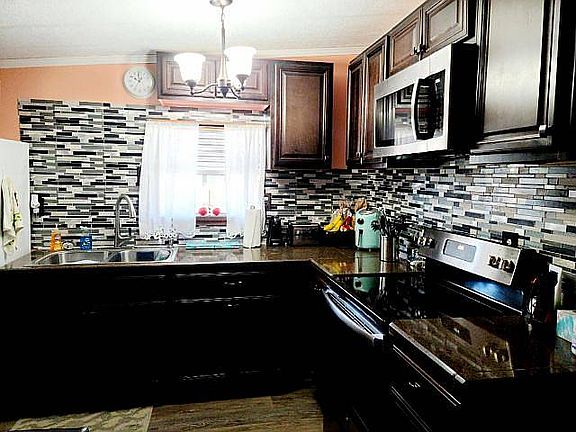 4th image of 4675 Yacht Ave #82