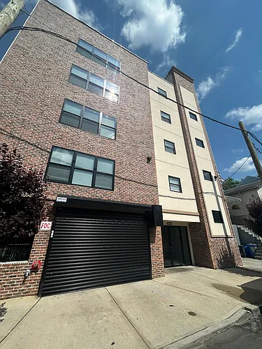 107 Beech St Photo 1