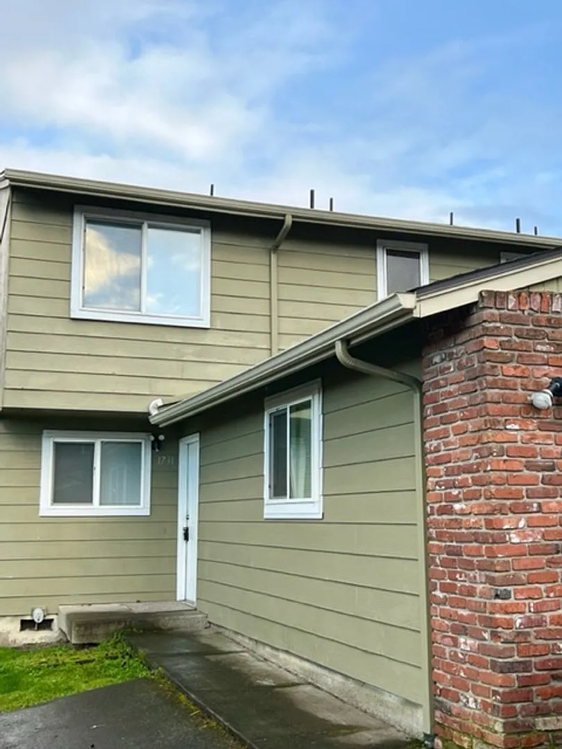 Salishan 4-Plex — Photo 2
