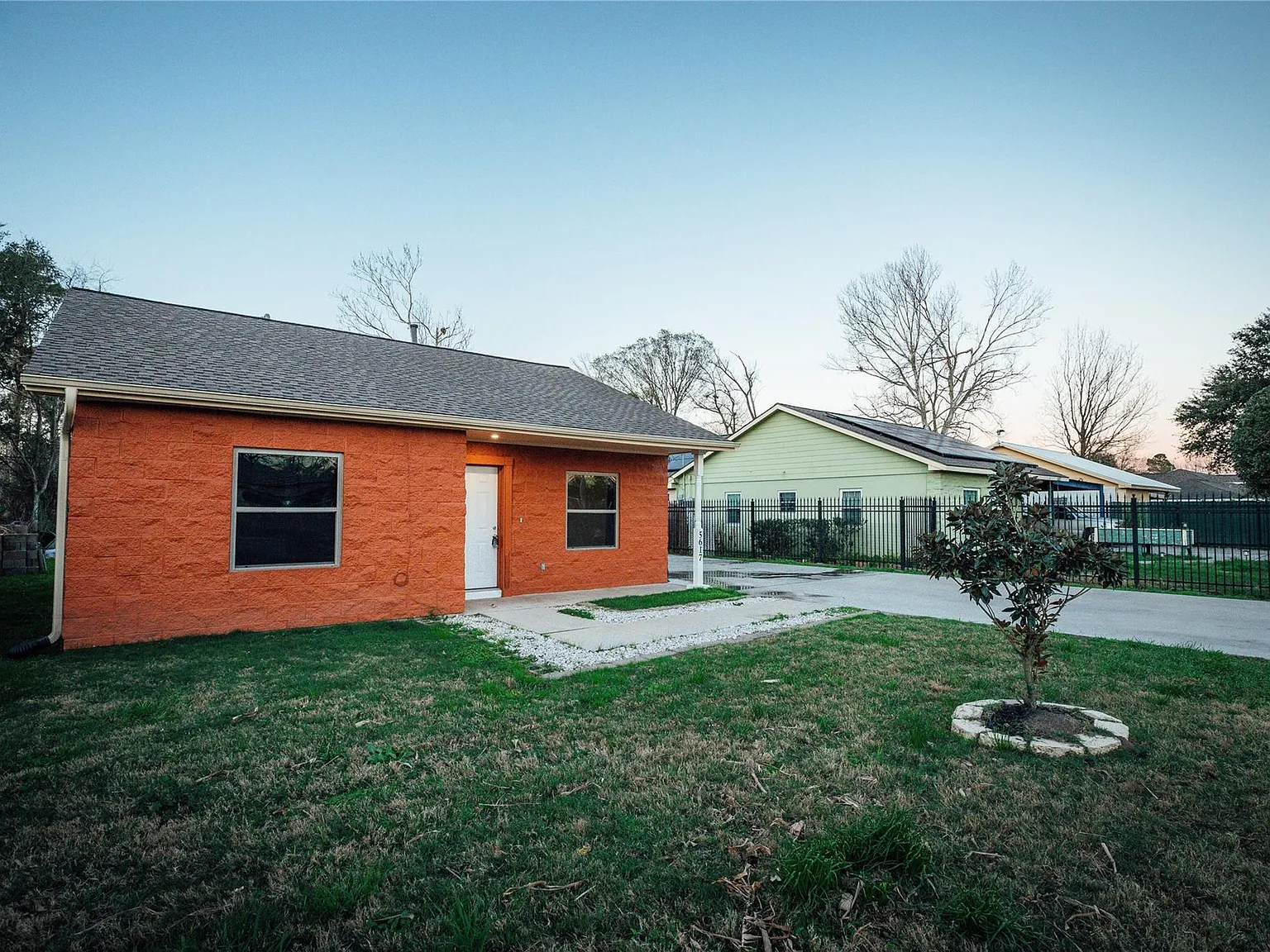 2 bed, 1.0 bath, 986 sqft, $1,300 — Photo 3