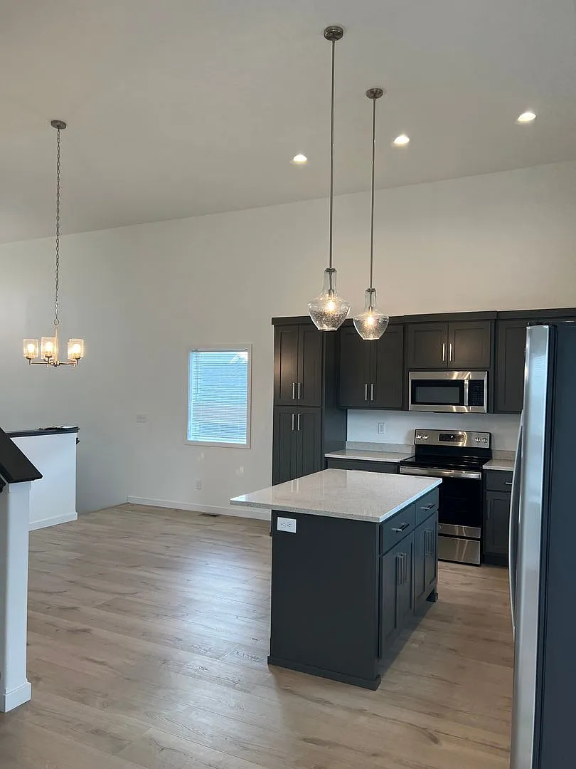 4 Bed 2 Bath Single Family Home — Photo 3
