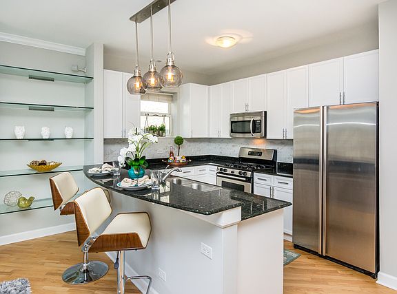 2nd image of 2352 W Bloomingdale Ave APT 4W