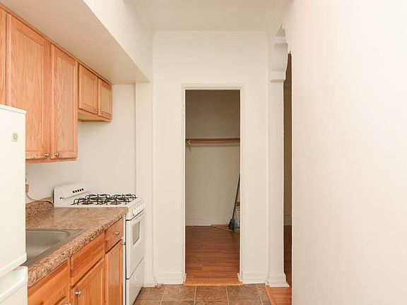 4th image of 4060 N Kenmore Ave APT 201
