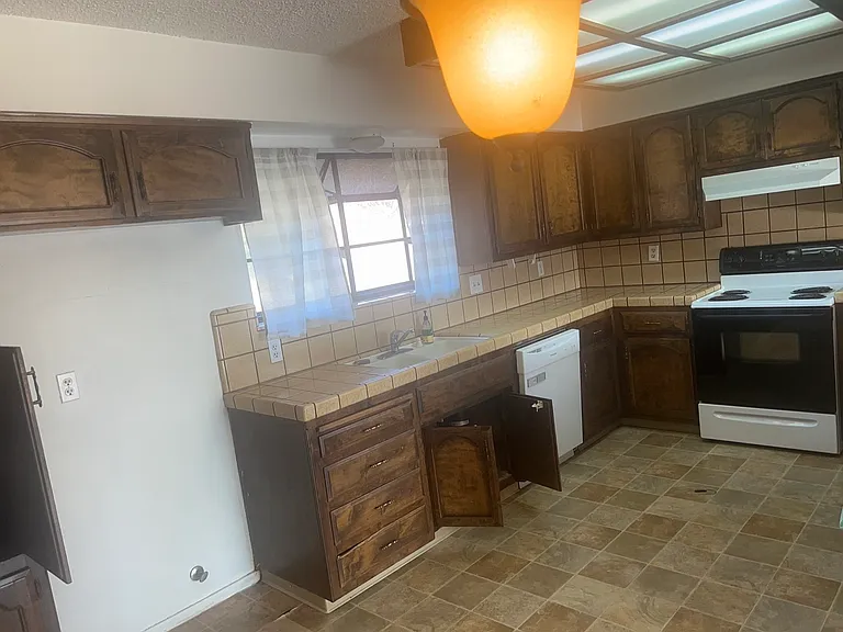 538 E Grove Ave — Photo 5