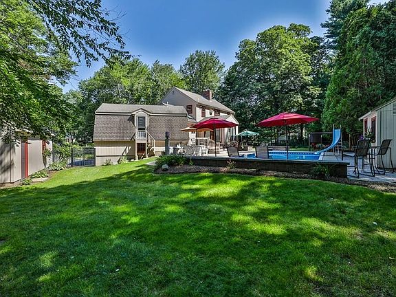 3rd image of 74 Woodland Dr