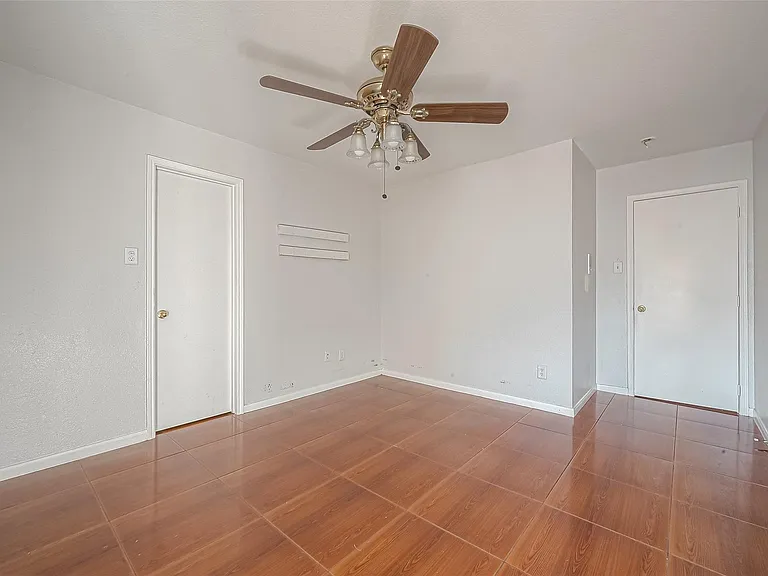 9407 Demsey Mill Dr — Photo 28