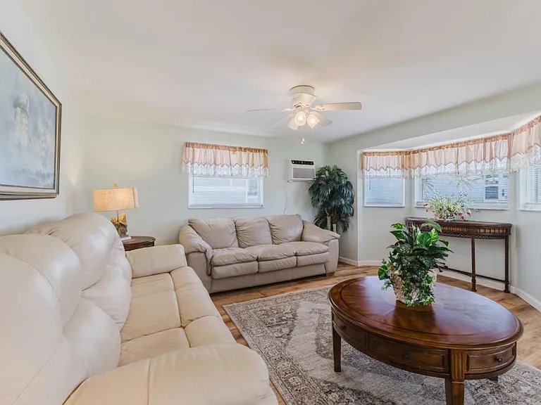 950 San Carlos Dr — Photo 11