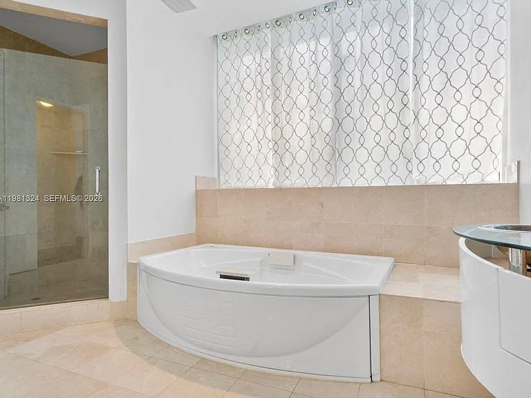 18101 Collins Ave #401-fl 33 — Photo 19