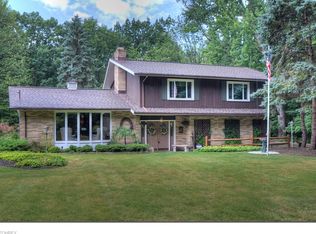 7030 Shaner Dr, Walton Hills, OH 44146