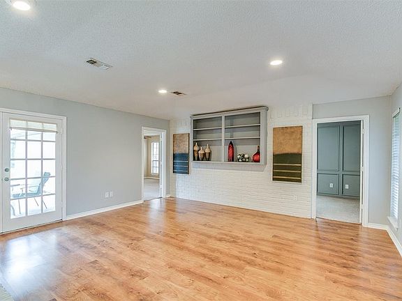 4th image of 2330 Deer Meadow Dr