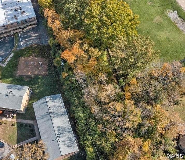 2nd image of 2454 Prouhet Ave