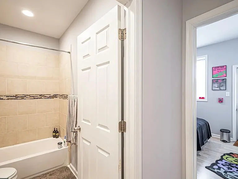 5102 Larchwood Ave #1 — Photo 9