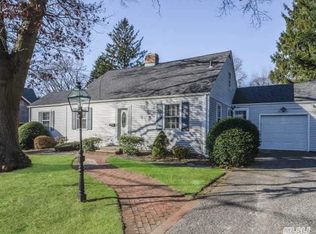 3 Tanglewood Ct, Greenlawn, NY 11740