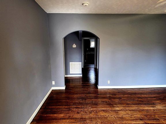 3rd image of 2625 Gaston Ave