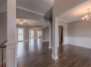 4913 NE 105th St, Kansas City, MO 64156