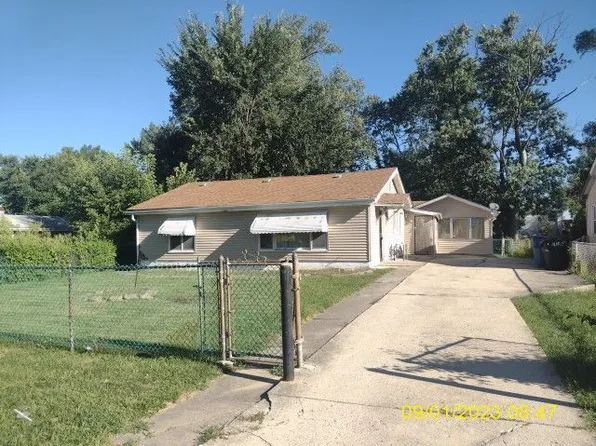 211 W 155th St, Harvey, IL 60426