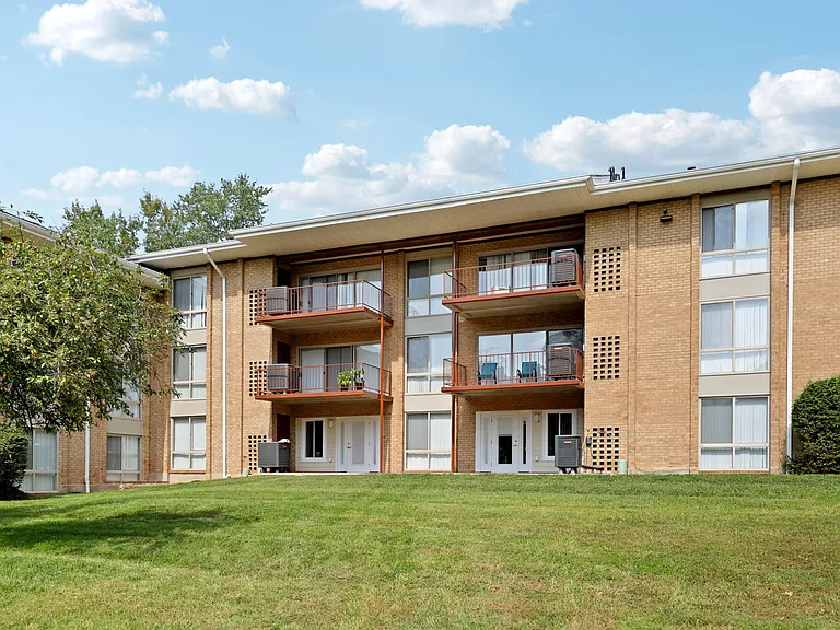 Lafayette Apartments — Photo 36