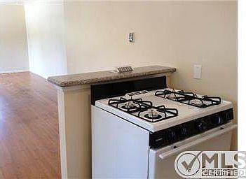 2nd image of 4822 Cahuenga Blvd