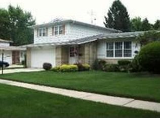 750 Palm Dr, Glenwood, IL 60425