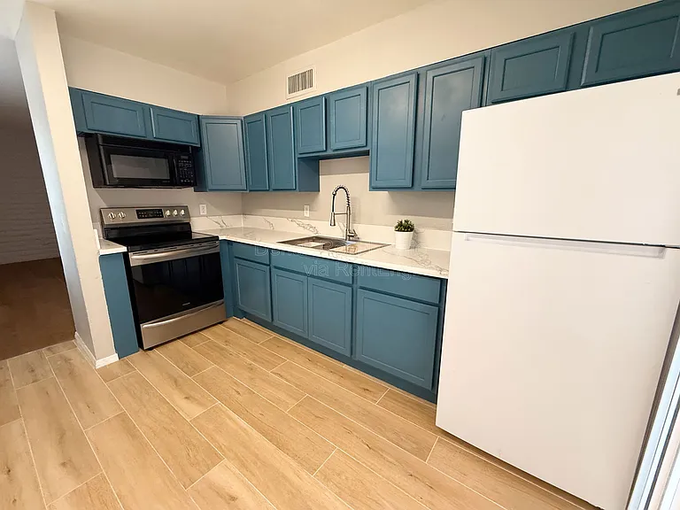 1122 S McClintock Dr #A — Photo 7