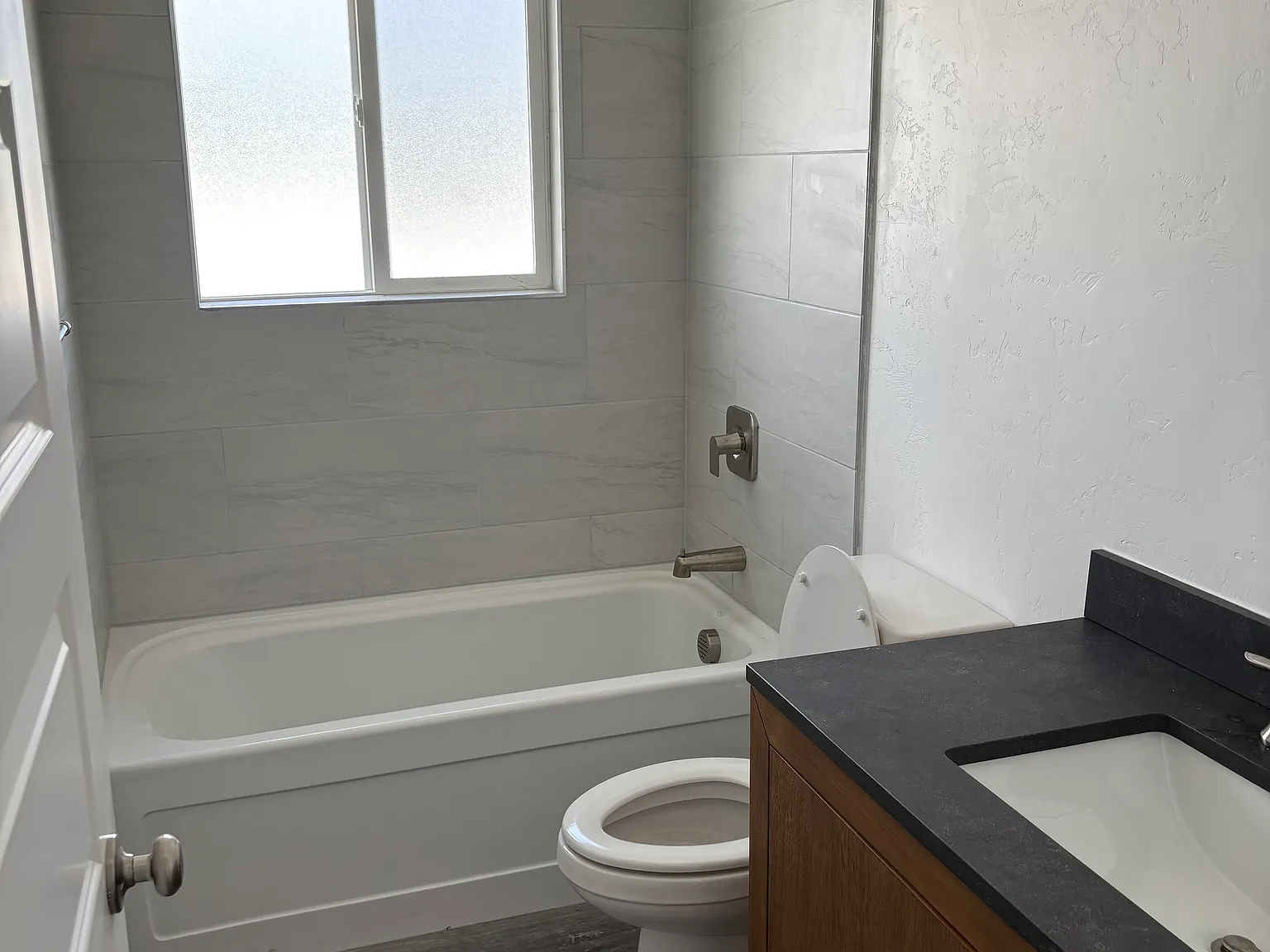 2 bed, 1000 sqft, $2,100 — Photo 4