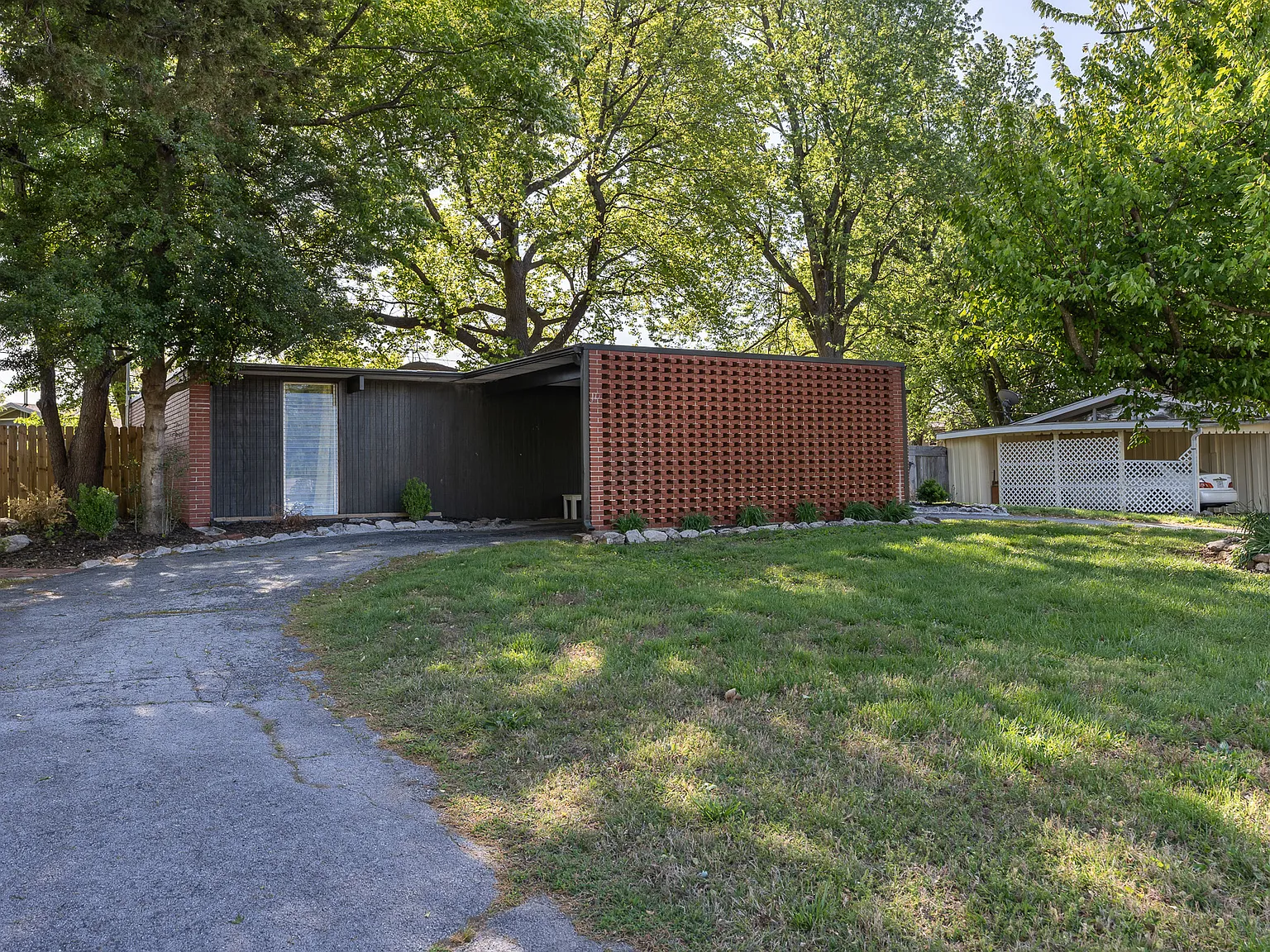 2 bed, 1176 sqft, $1,250 — Photo 1