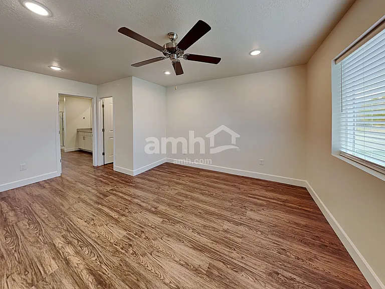 221 N Dry Creek Rd — Photo 13