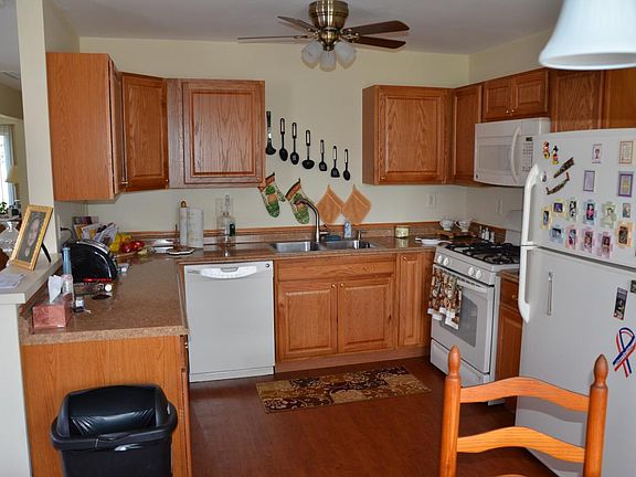 3rd image of 44 Prince Charles Dr