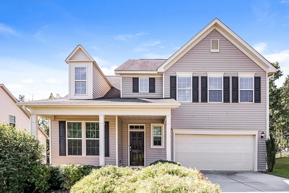 3 bed, 2.5 bath, 2550 sqft, $2,305 — Photo 1
