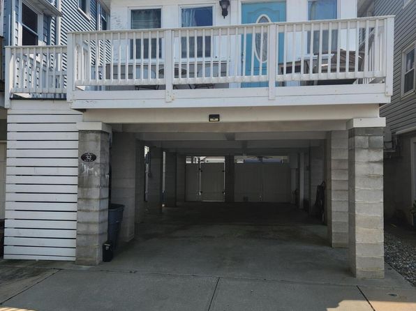 32 Beach St