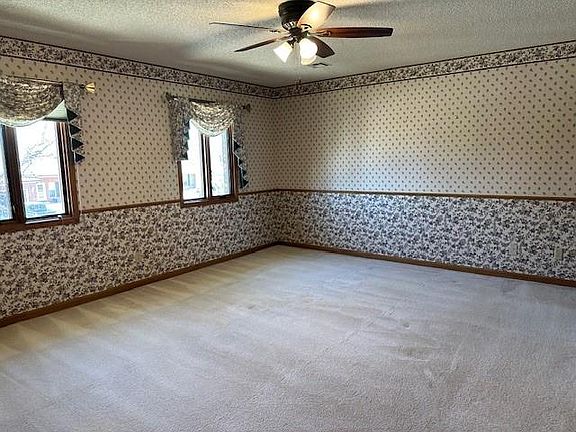 3rd image of 2501 Lilac Dr
