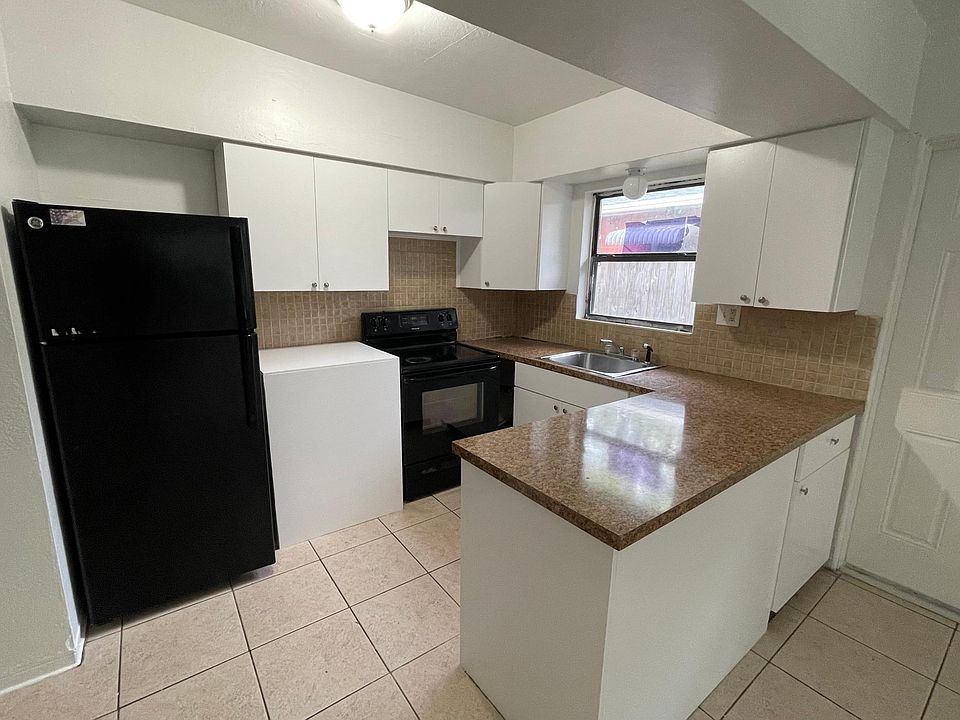 1st image of 628 15th Ave S #628