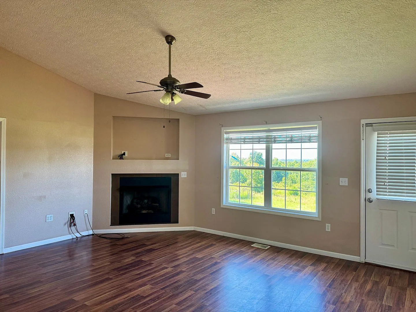 4 Bedroom House in Dixon, MO for Rent! — Photo 3