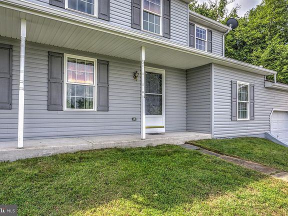 3rd image of 212 Julie Dr