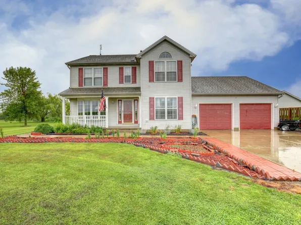 14057 E 2400 North Rd, Hudson, IL 61748